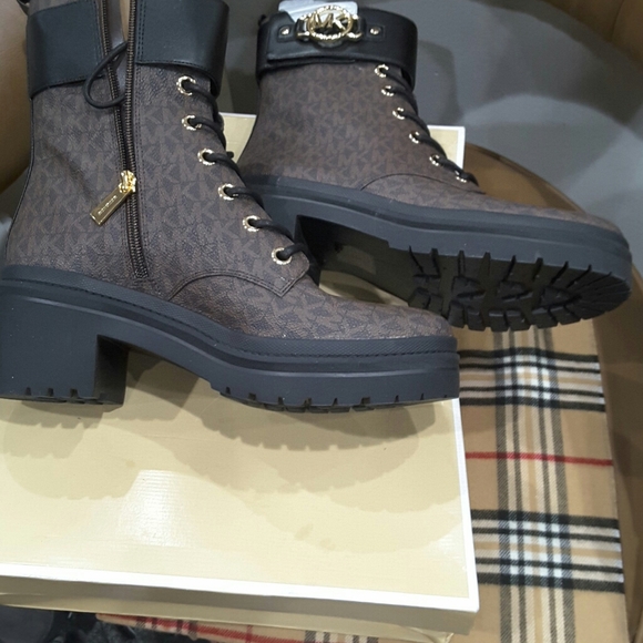 Michael kores Rorylug bootie - Picture 6 of 9